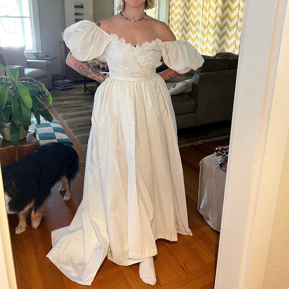 Vintage White Taffeta Wedding Gown & Tulle Veil